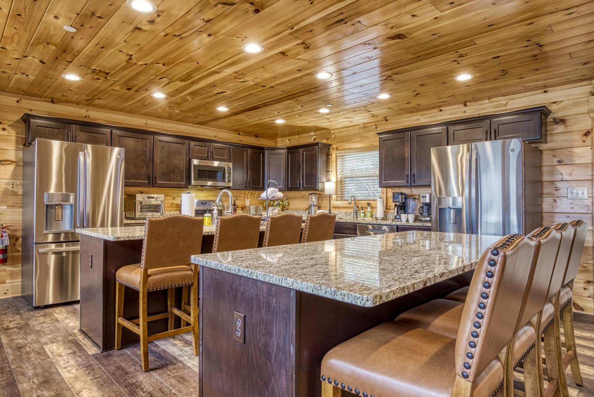 Gritz Carlton Lodge, 2 Large Cabins, 2 Pools, 2 Theater Rooms, 2 Game Rooms, Free Tickets