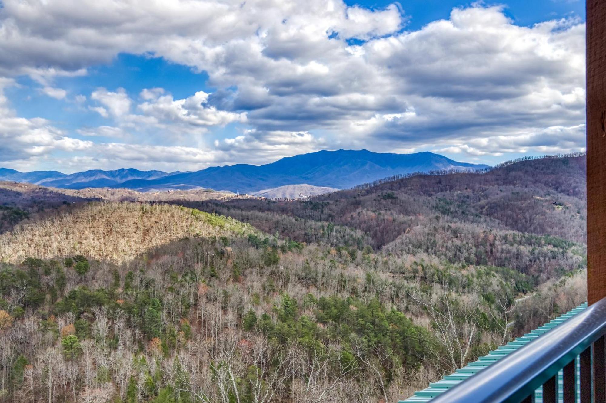 Gritz Carlton Lodge, 2 Large Cabins, 2 Pools, 2 Theater Rooms, 2 Game Rooms, Free Tickets *