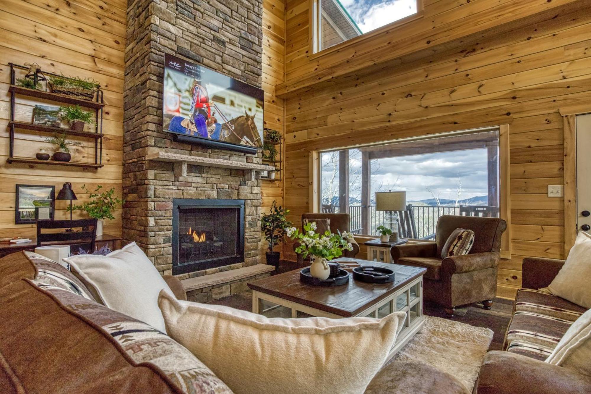 Gritz Carlton Lodge, 2 Large Cabins, 2 Pools, 2 Theater Rooms, 2 Game Rooms, Free Tickets Holiday home *