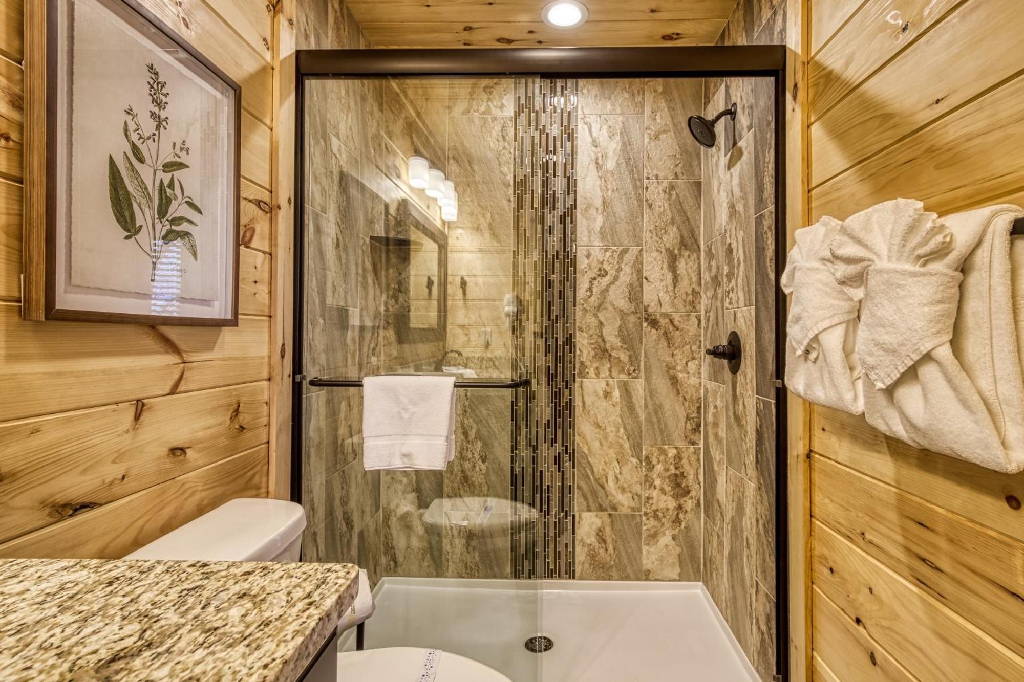Gritz Carlton Lodge, 2 Large Cabins, 2 Pools, 2 Theater Rooms, 2 Game Rooms, Free Tickets Holiday home Pigeon Forge