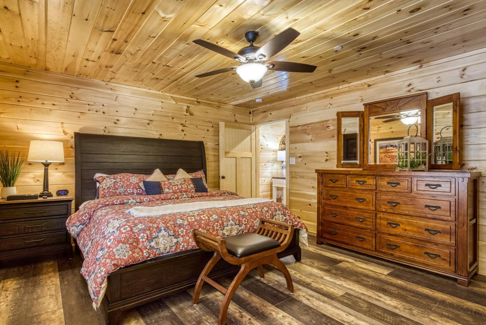 Gritz Carlton Lodge, 2 Large Cabins, 2 Pools, 2 Theater Rooms, 2 Game Rooms, Free Tickets * Pigeon Forge