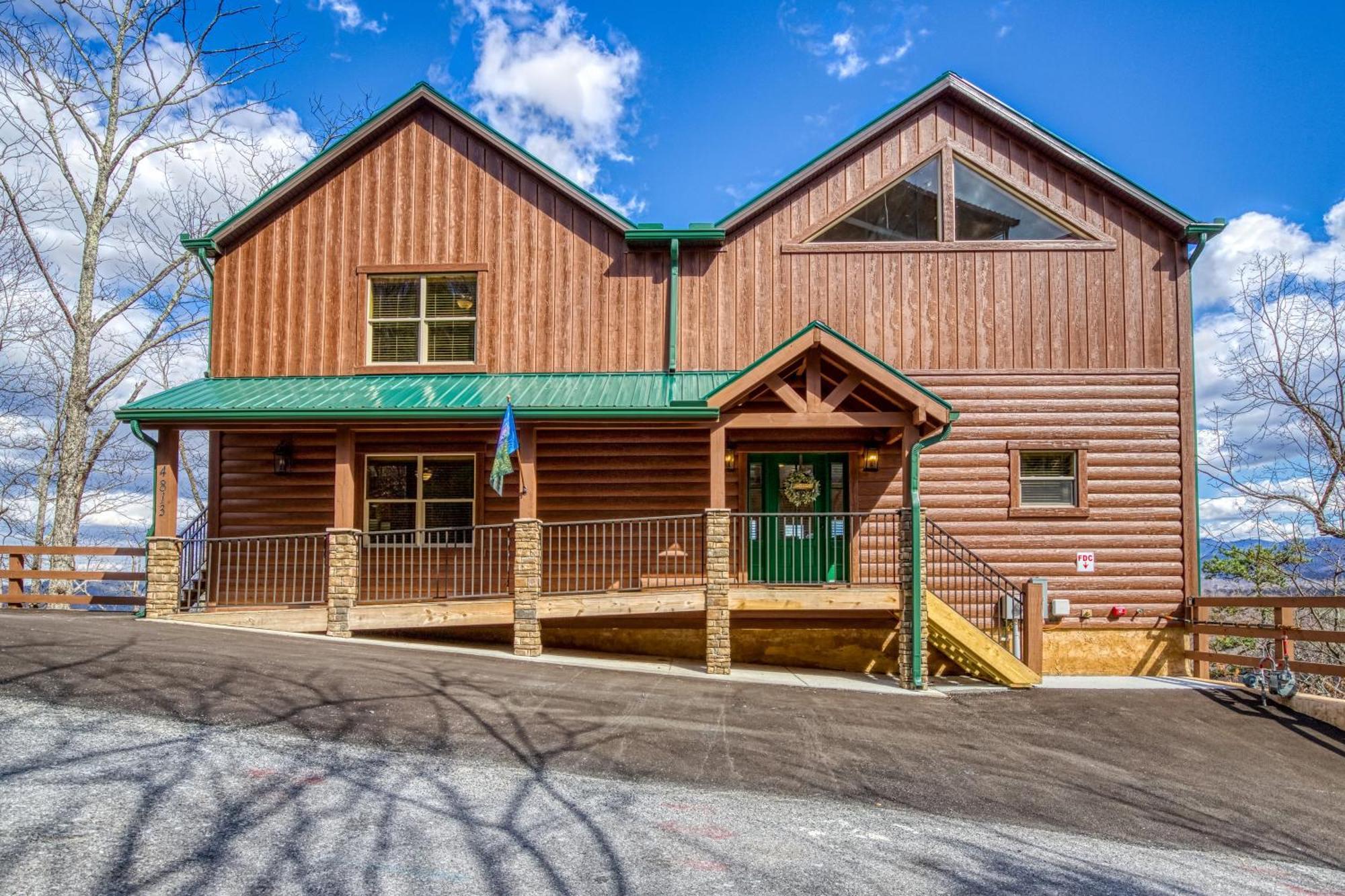 Gritz Carlton Lodge, 2 Large Cabins, 2 Pools, 2 Theater Rooms, 2 Game Rooms, Free Tickets Holiday home Pigeon Forge