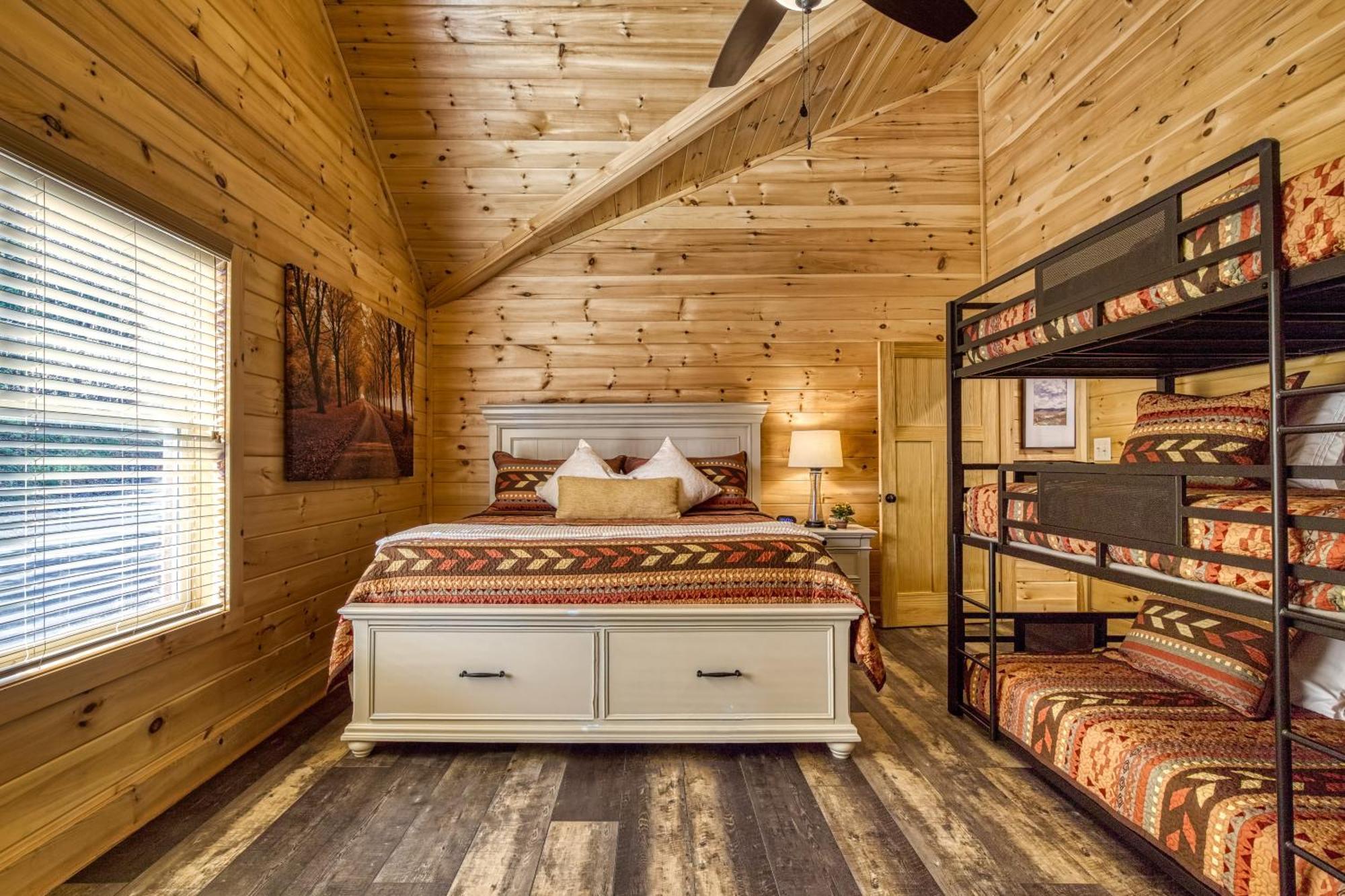 Gritz Carlton Lodge, 2 Large Cabins, 2 Pools, 2 Theater Rooms, 2 Game Rooms, Free Tickets