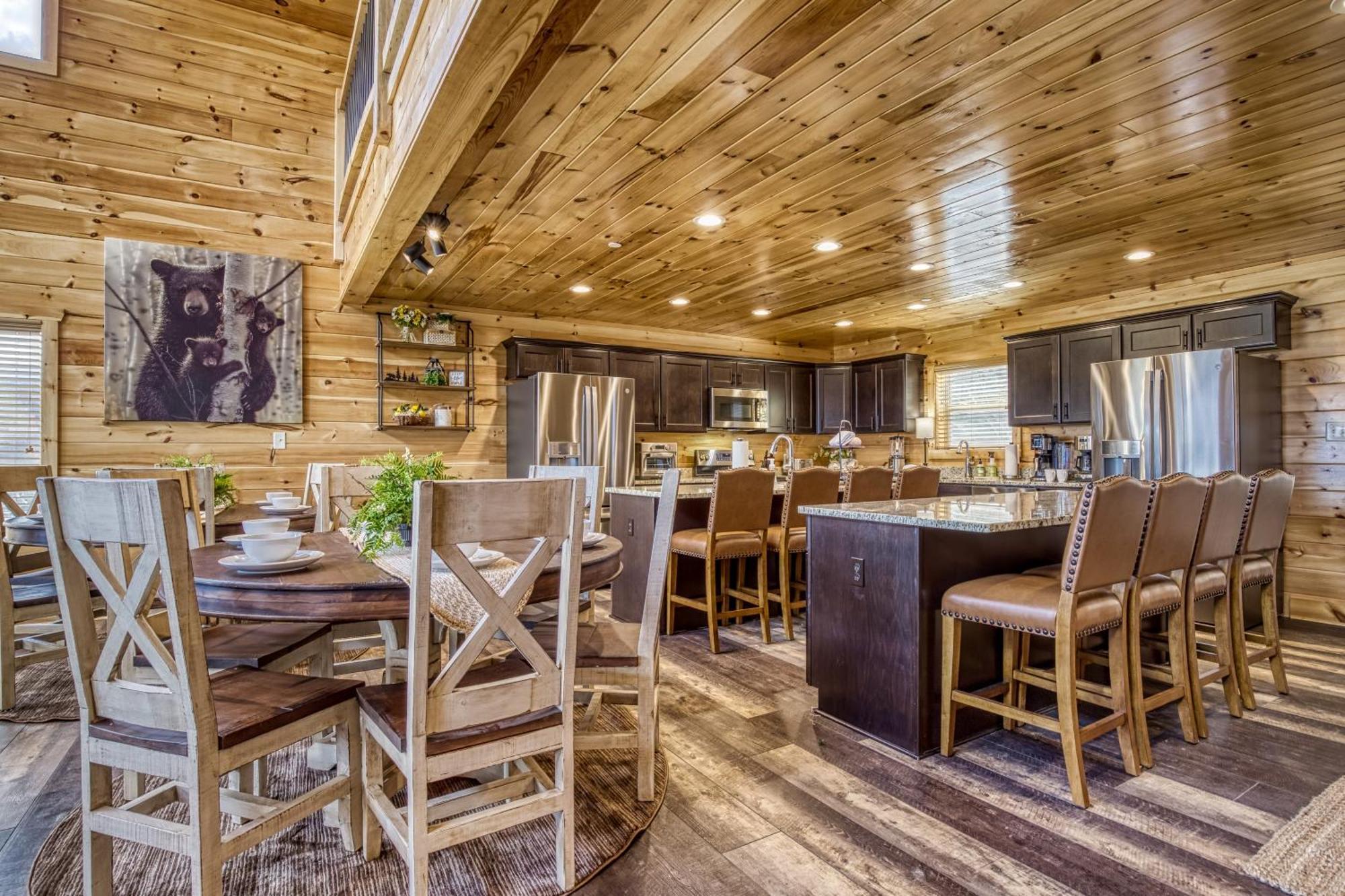 Holiday home Gritz Carlton Lodge, 2 Large Cabins, 2 Pools, 2 Theater Rooms, 2 Game Rooms, Free Tickets