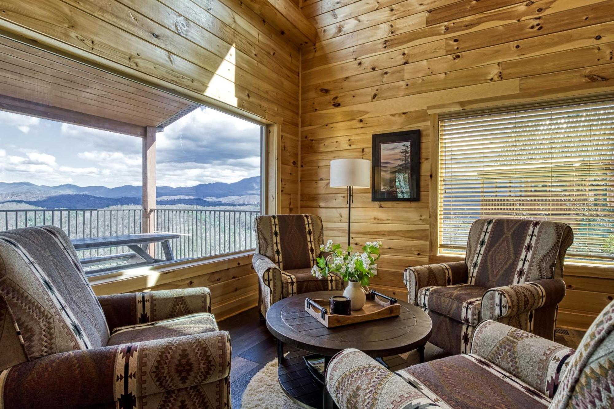 Gritz Carlton Lodge, 2 Large Cabins, 2 Pools, 2 Theater Rooms, 2 Game Rooms, Free Tickets *