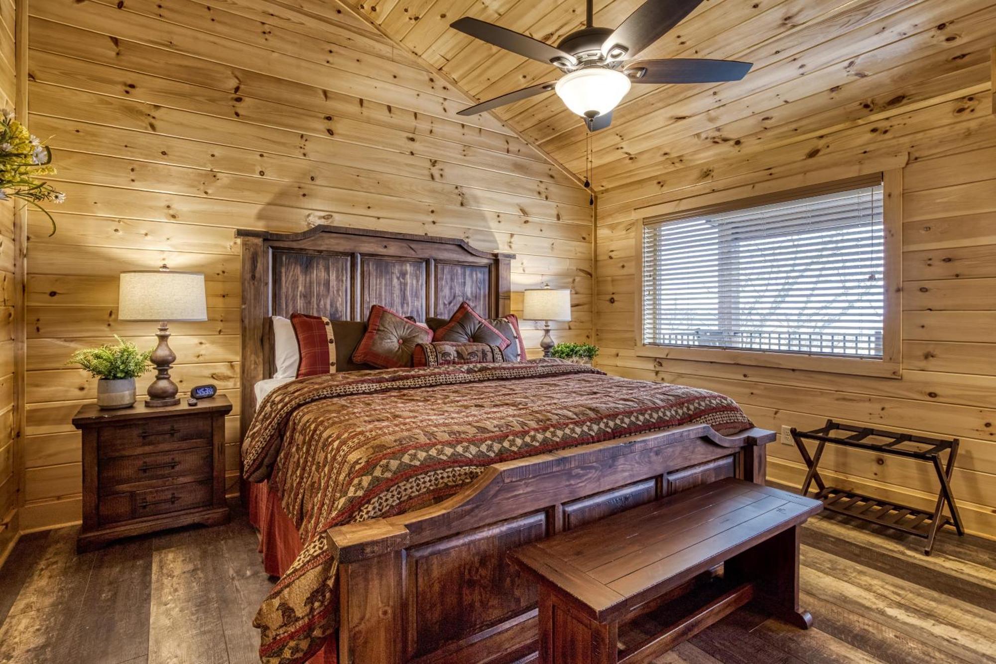 Gritz Carlton Lodge, 2 Large Cabins, 2 Pools, 2 Theater Rooms, 2 Game Rooms, Free Tickets