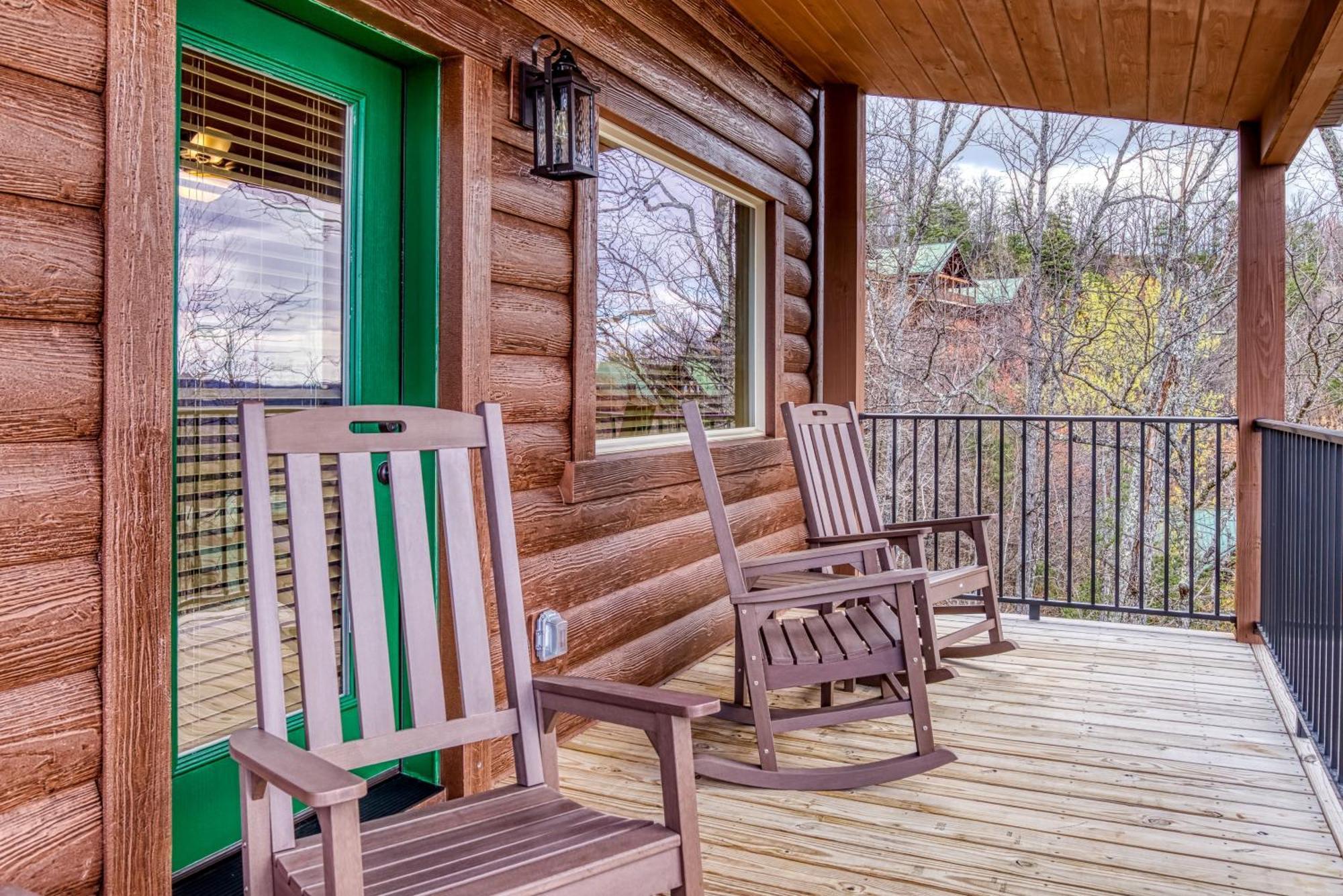 Holiday home Gritz Carlton Lodge, 2 Large Cabins, 2 Pools, 2 Theater Rooms, 2 Game Rooms, Free Tickets