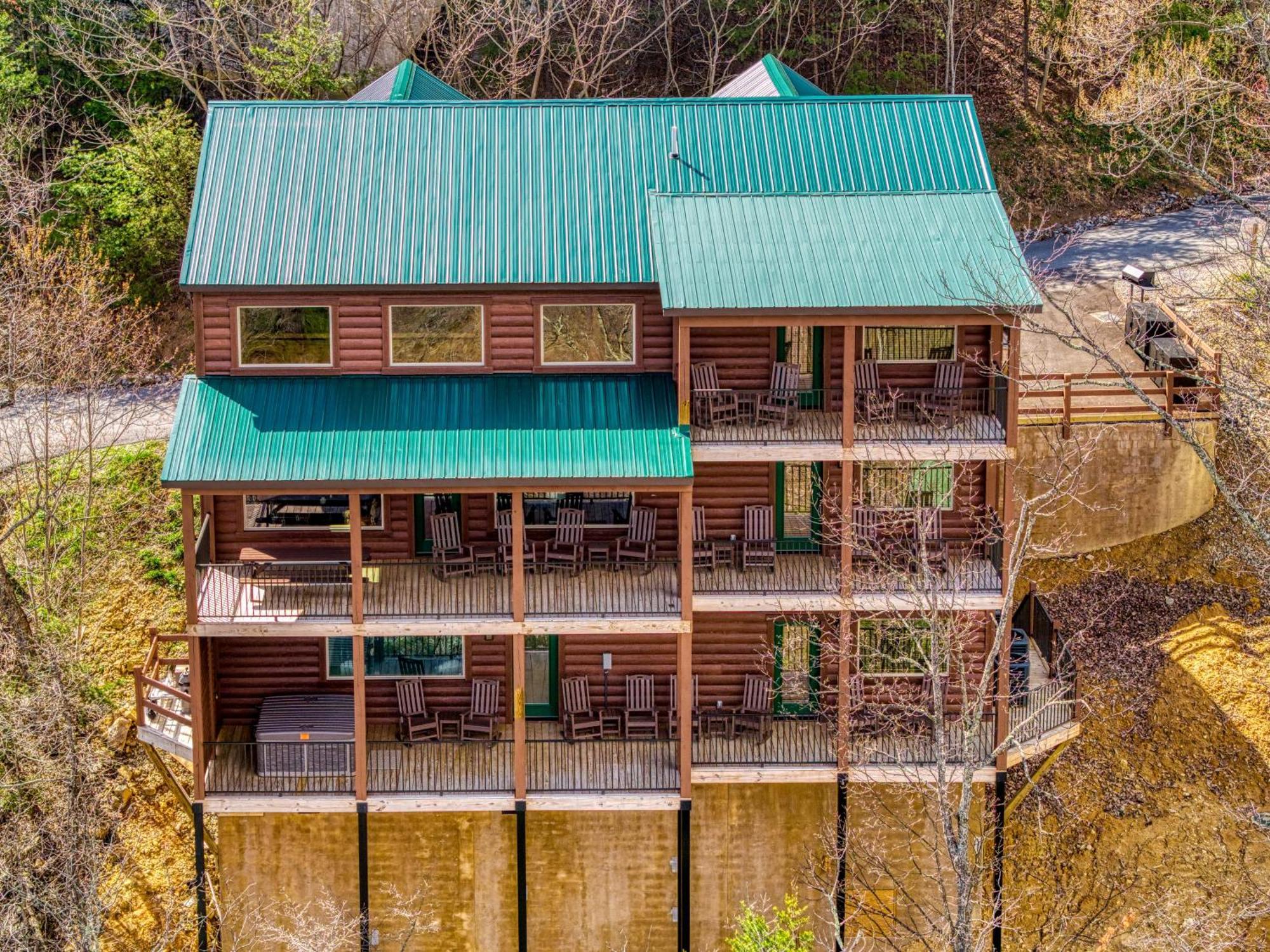 Gritz Carlton Lodge, 2 Large Cabins, 2 Pools, 2 Theater Rooms, 2 Game Rooms, Free Tickets Pigeon Forge