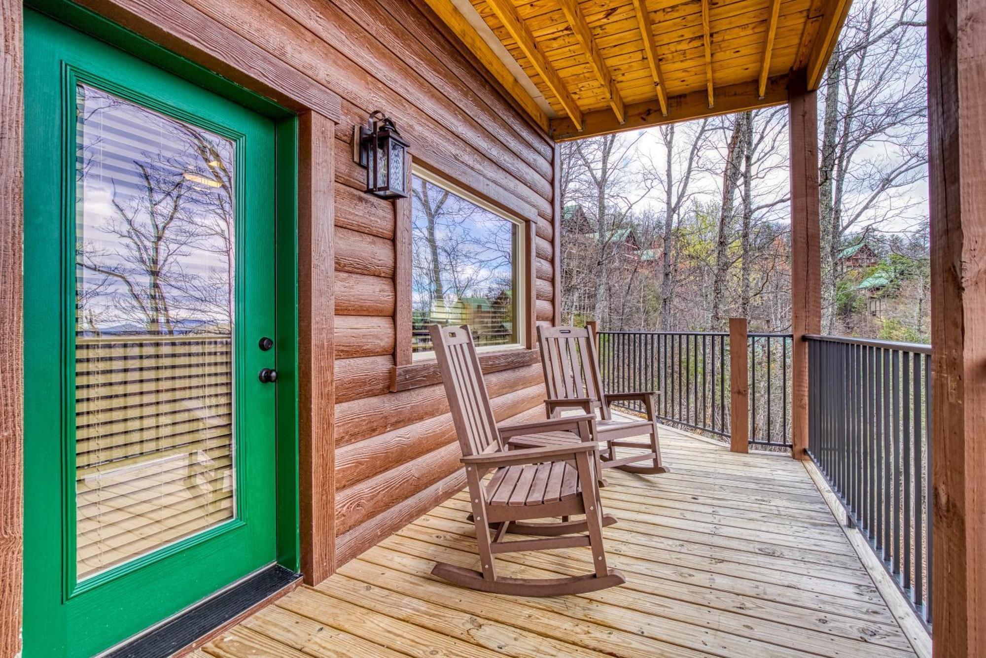 Gritz Carlton Lodge, 2 Large Cabins, 2 Pools, 2 Theater Rooms, 2 Game Rooms, Free Tickets *