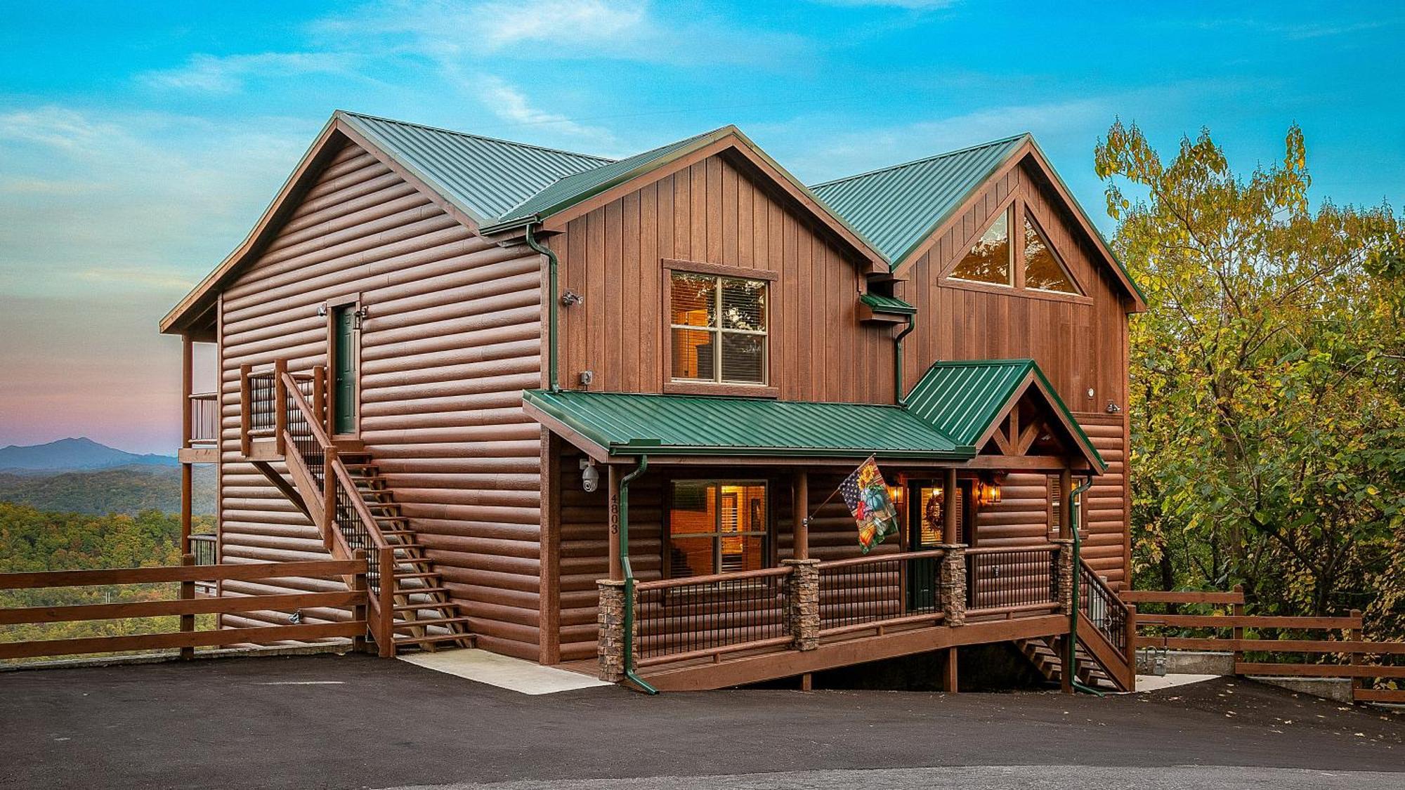 Gritz Carlton Lodge, 2 Large Cabins, 2 Pools, 2 Theater Rooms, 2 Game Rooms, Free Tickets *