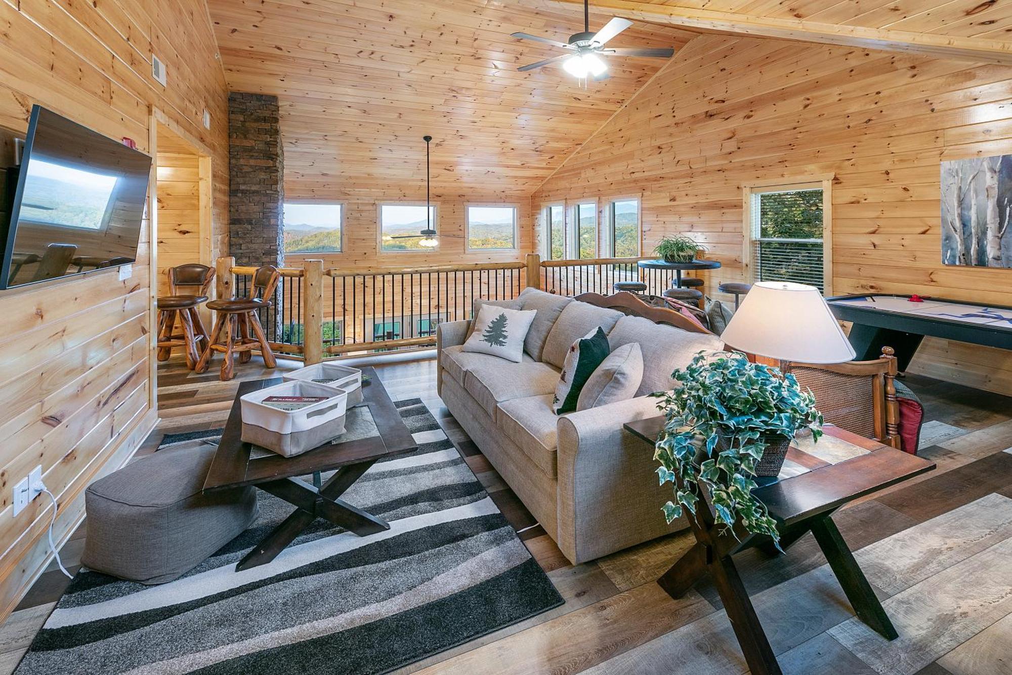 Gritz Carlton Lodge, 2 Large Cabins, 2 Pools, 2 Theater Rooms, 2 Game Rooms, Free Tickets Holiday home Pigeon Forge