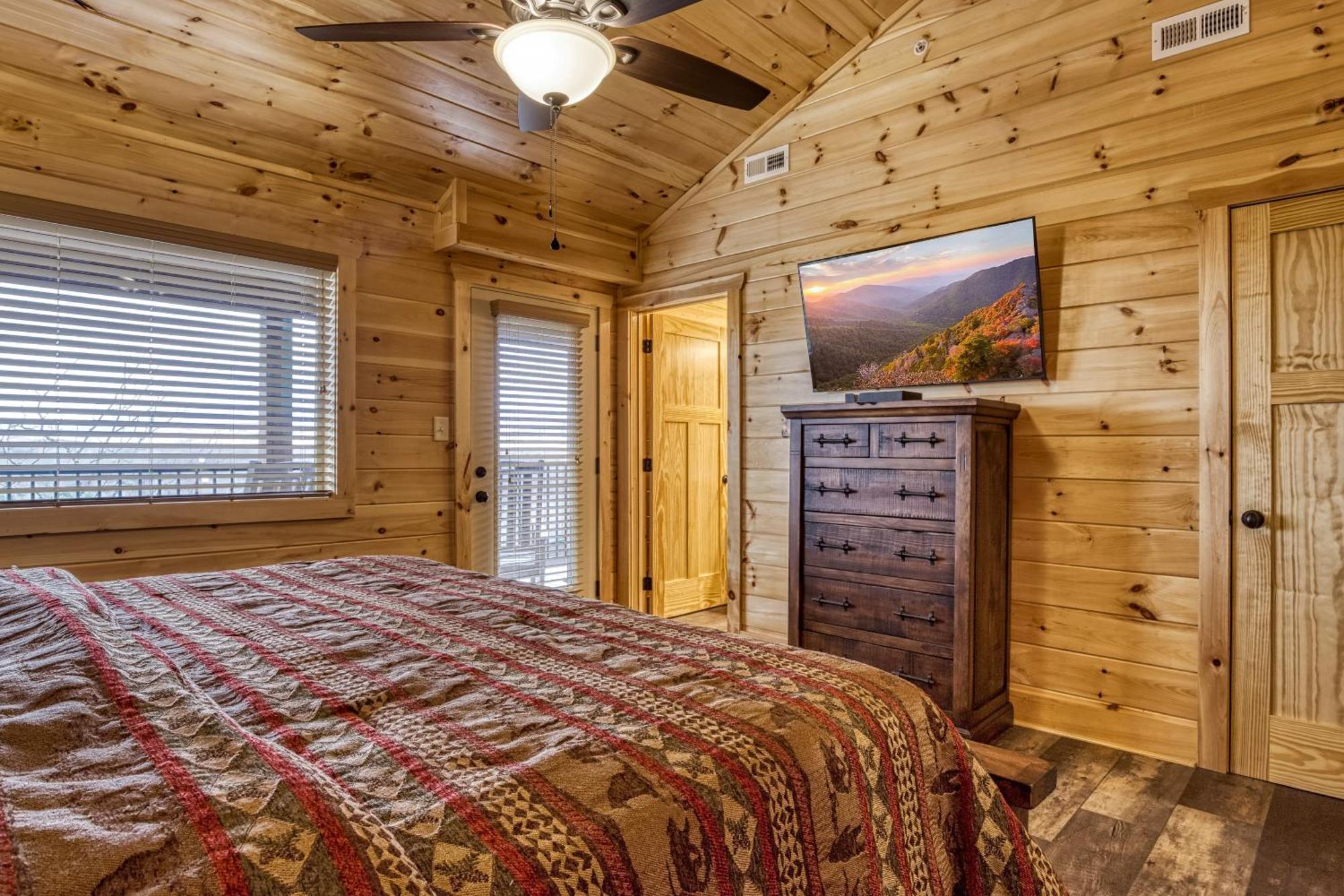 Holiday home Gritz Carlton Lodge, 2 Large Cabins, 2 Pools, 2 Theater Rooms, 2 Game Rooms, Free Tickets *
