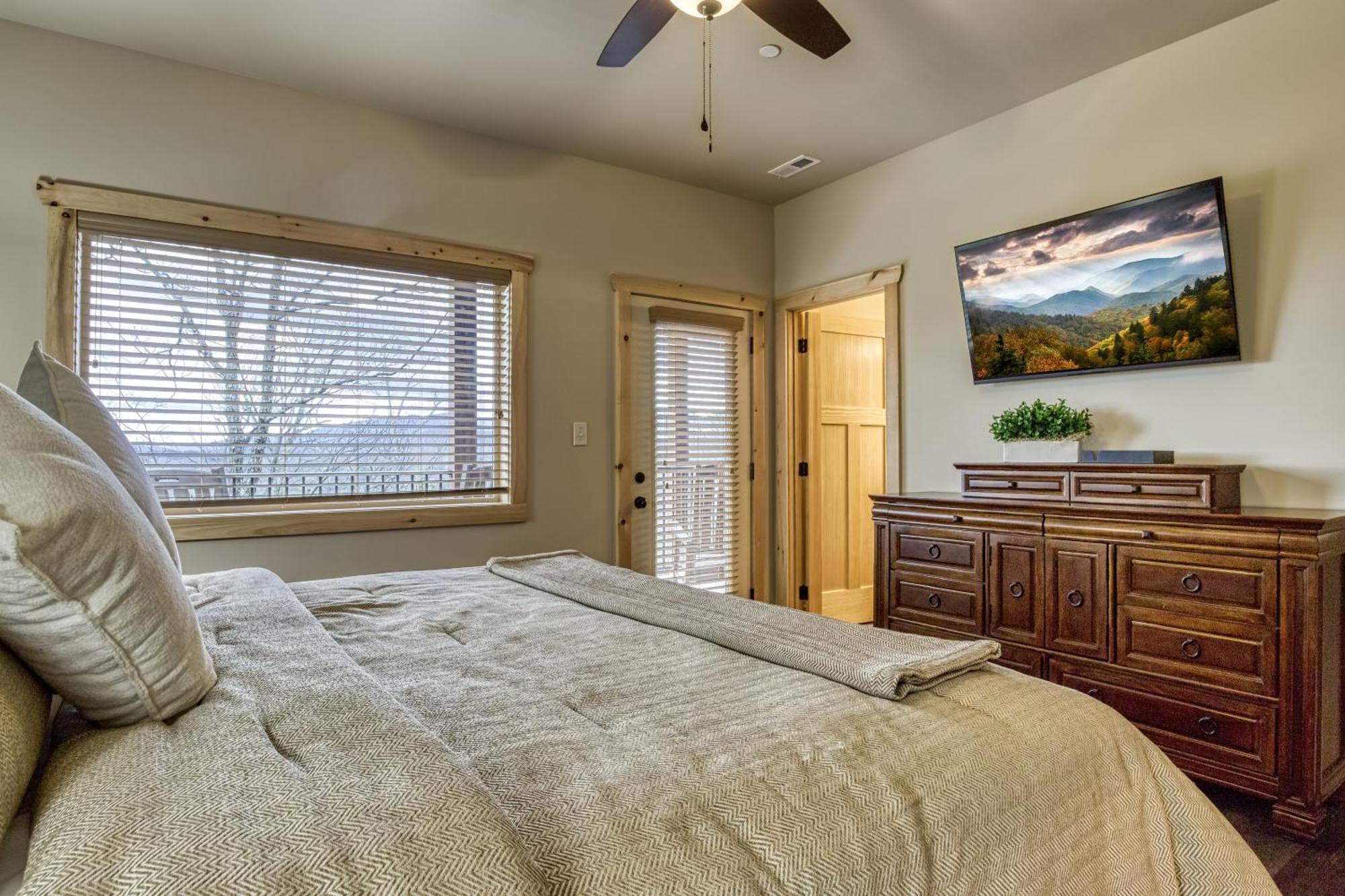 Gritz Carlton Lodge, 2 Large Cabins, 2 Pools, 2 Theater Rooms, 2 Game Rooms, Free Tickets * Pigeon Forge