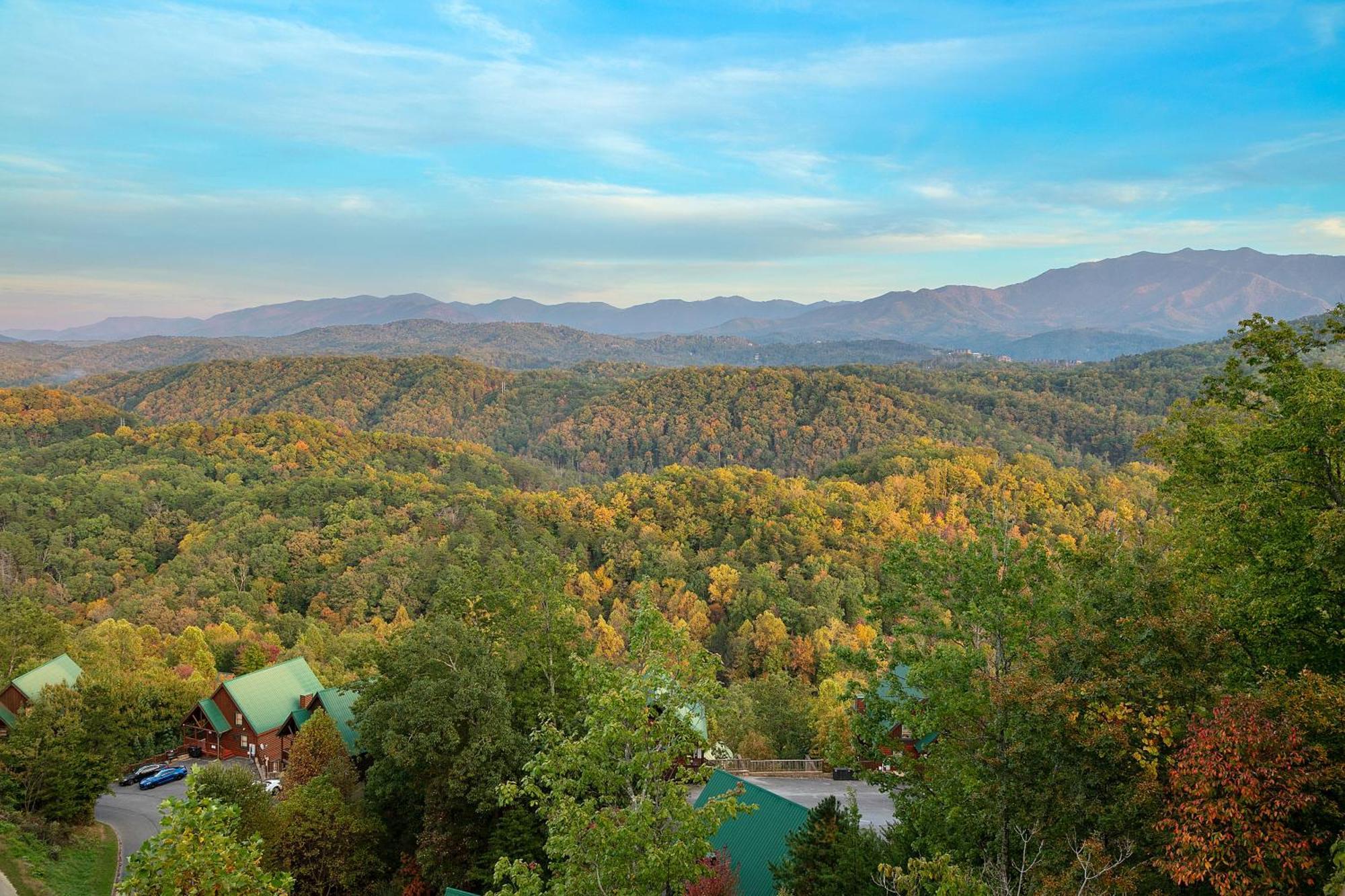 Holiday home Gritz Carlton Lodge, 2 Large Cabins, 2 Pools, 2 Theater Rooms, 2 Game Rooms, Free Tickets