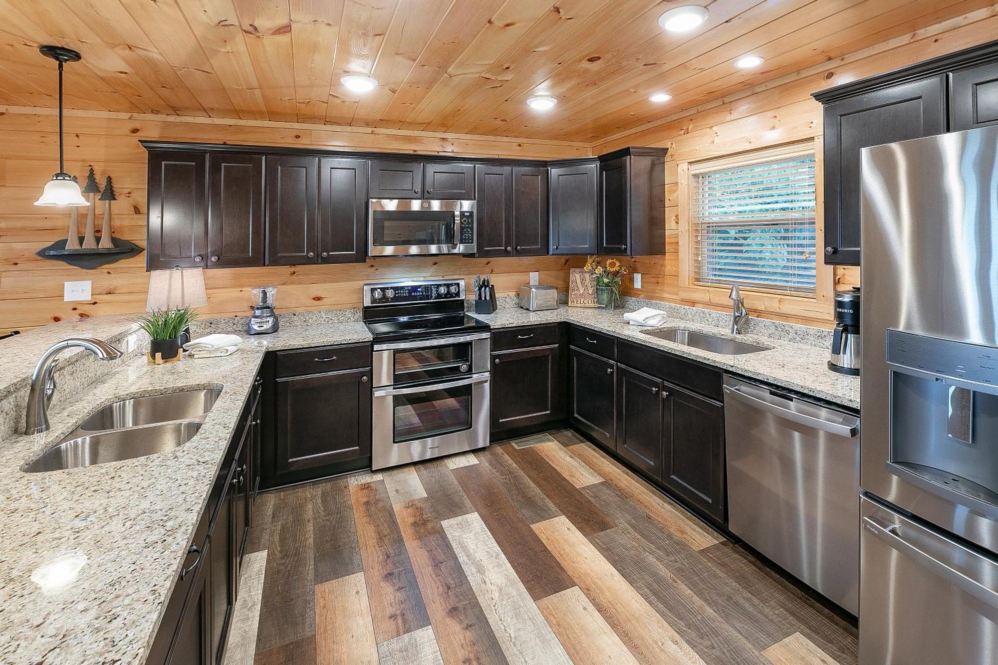 Holiday home Gritz Carlton Lodge, 2 Large Cabins, 2 Pools, 2 Theater Rooms, 2 Game Rooms, Free Tickets