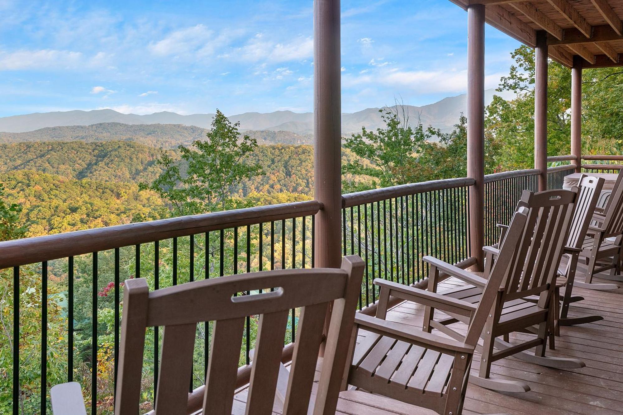 Gritz Carlton Lodge, 2 Large Cabins, 2 Pools, 2 Theater Rooms, 2 Game Rooms, Free Tickets Holiday home *