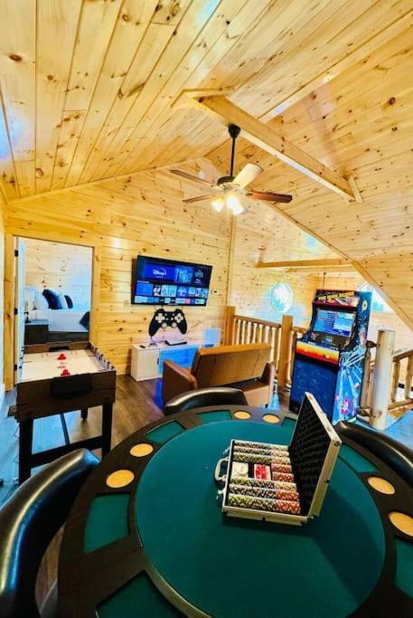 New! Indoor Pool/ps 5/hot Tub/parkway Villa Pigeon Forge