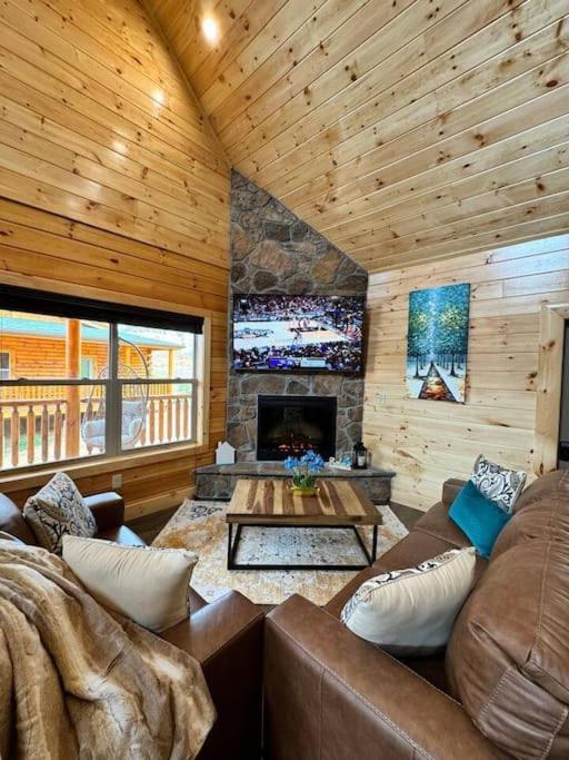New! Indoor Pool/ps 5/hot Tub/parkway * Pigeon Forge