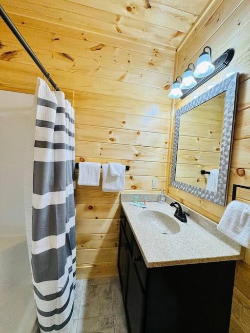 New! Indoor Pool/ps 5/hot Tub/parkway * Pigeon Forge