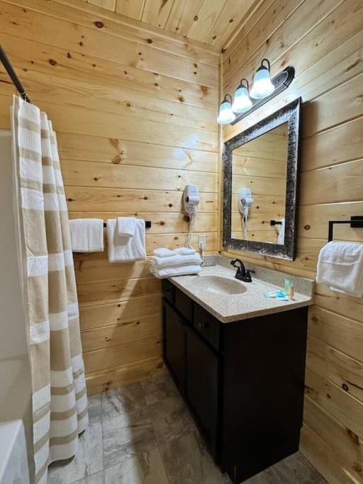 New! Indoor Pool/ps 5/hot Tub/parkway * Pigeon Forge