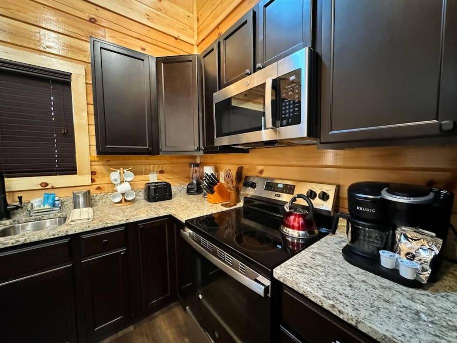 New! Indoor Pool/ps 5/hot Tub/parkway Villa Pigeon Forge