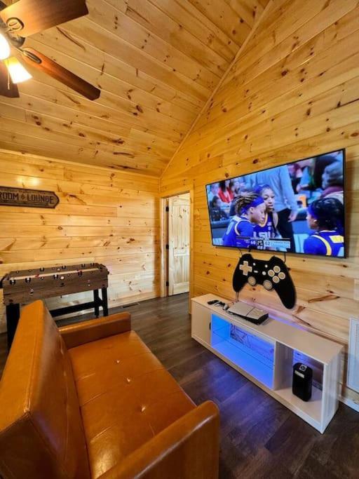 New! Indoor Pool/ps 5/hot Tub/parkway *