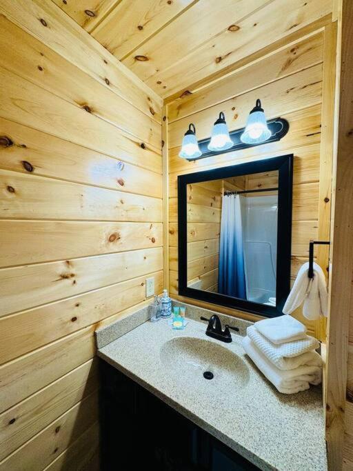 New! Indoor Pool/ps 5/hot Tub/parkway Villa