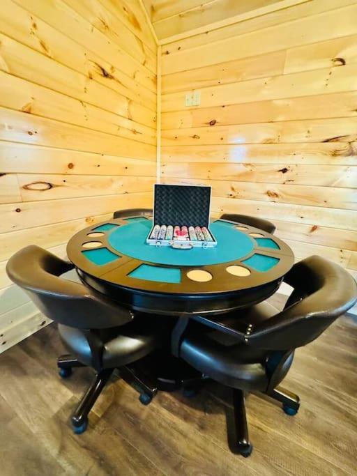 New! Indoor Pool/ps 5/hot Tub/parkway *