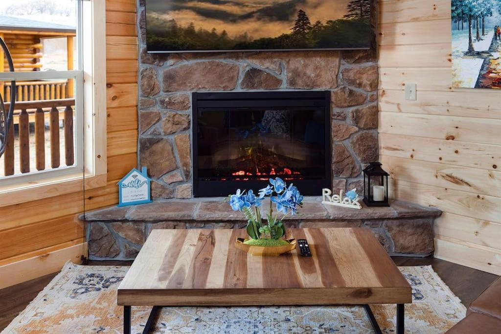New! Indoor Pool/ps 5/hot Tub/parkway Villa Pigeon Forge