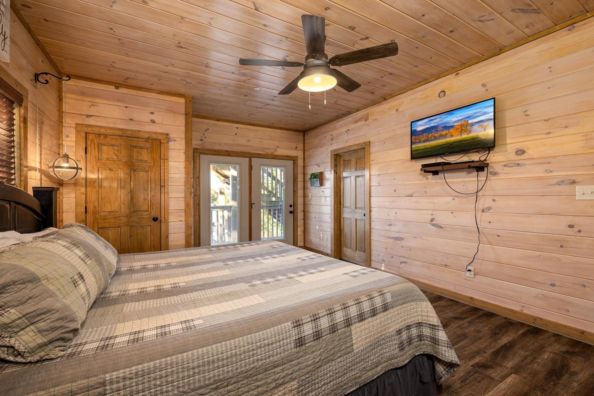 Southern Comfort Lodge-in Pigeon Forge, Sleeps 18-7br 6ba Luxury Cabin, W Free Attraction Ticket! Holiday home Pigeon Forge
