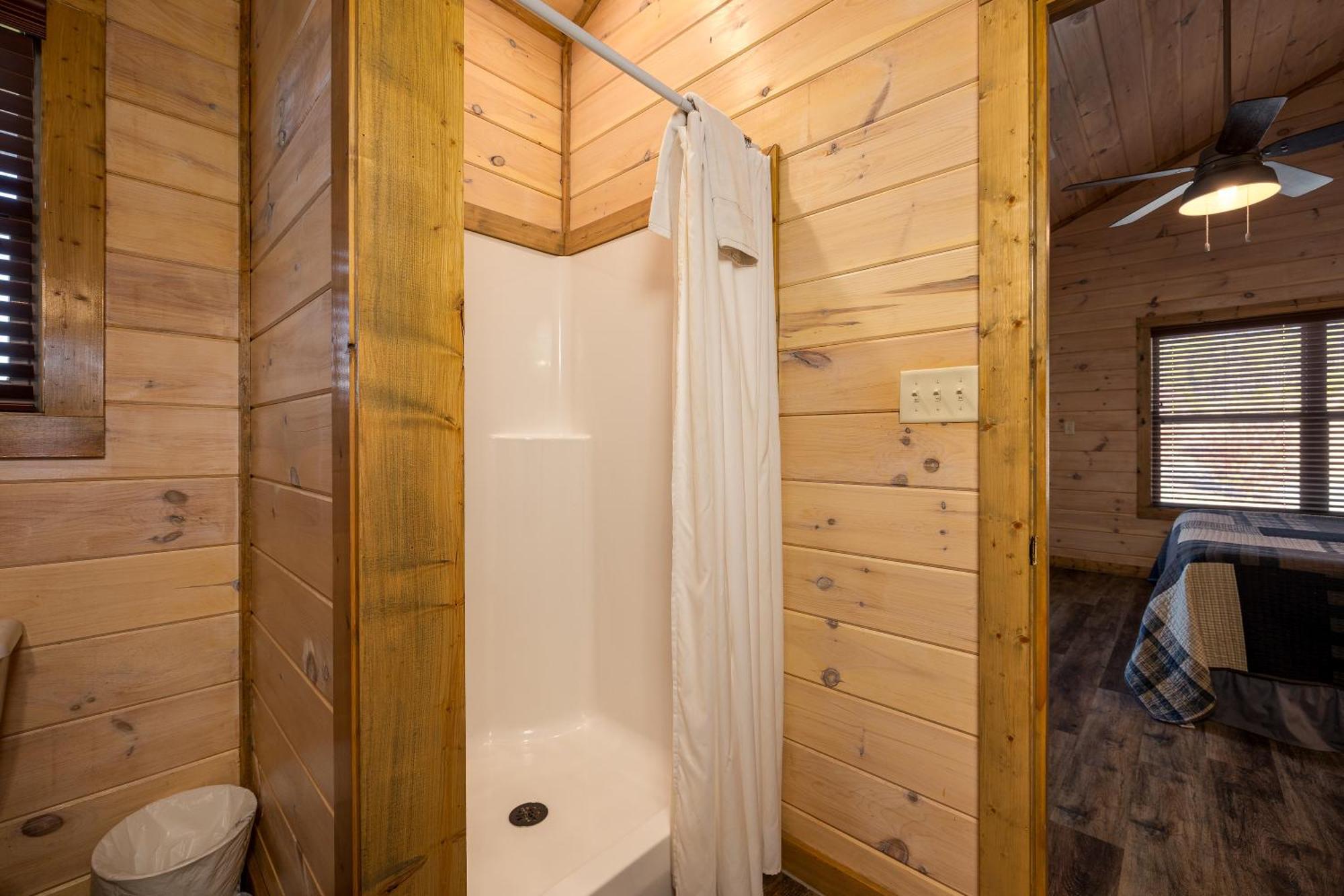 Southern Comfort Lodge-in Pigeon Forge, Sleeps 18-7br 6ba Luxury Cabin, W Free Attraction Ticket! * Pigeon Forge