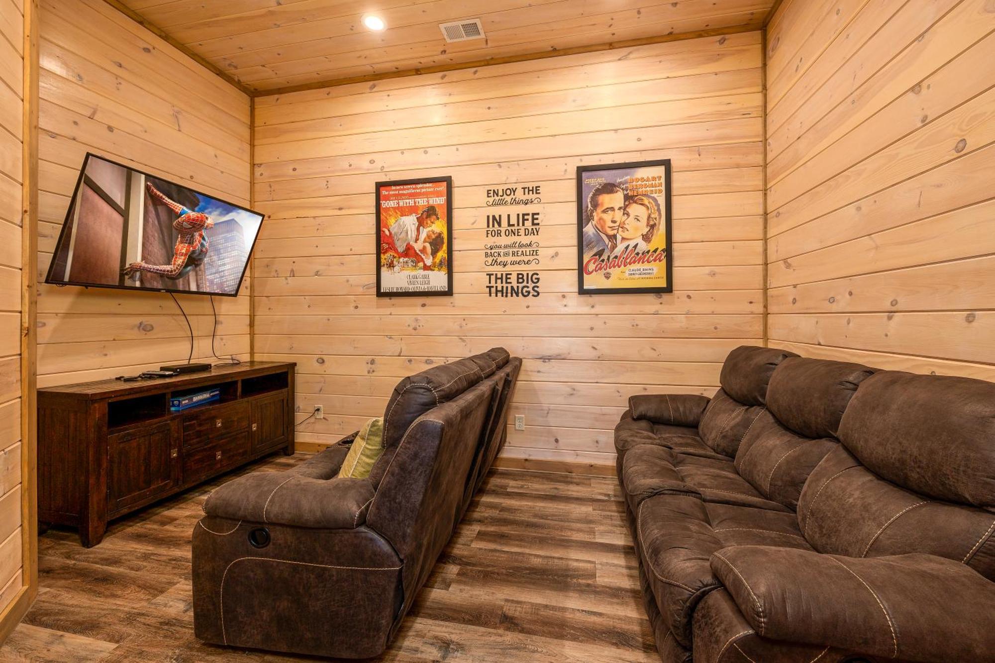 Southern Comfort Lodge-in Pigeon Forge, Sleeps 18-7br 6ba Luxury Cabin, W Free Attraction Ticket! Pigeon Forge