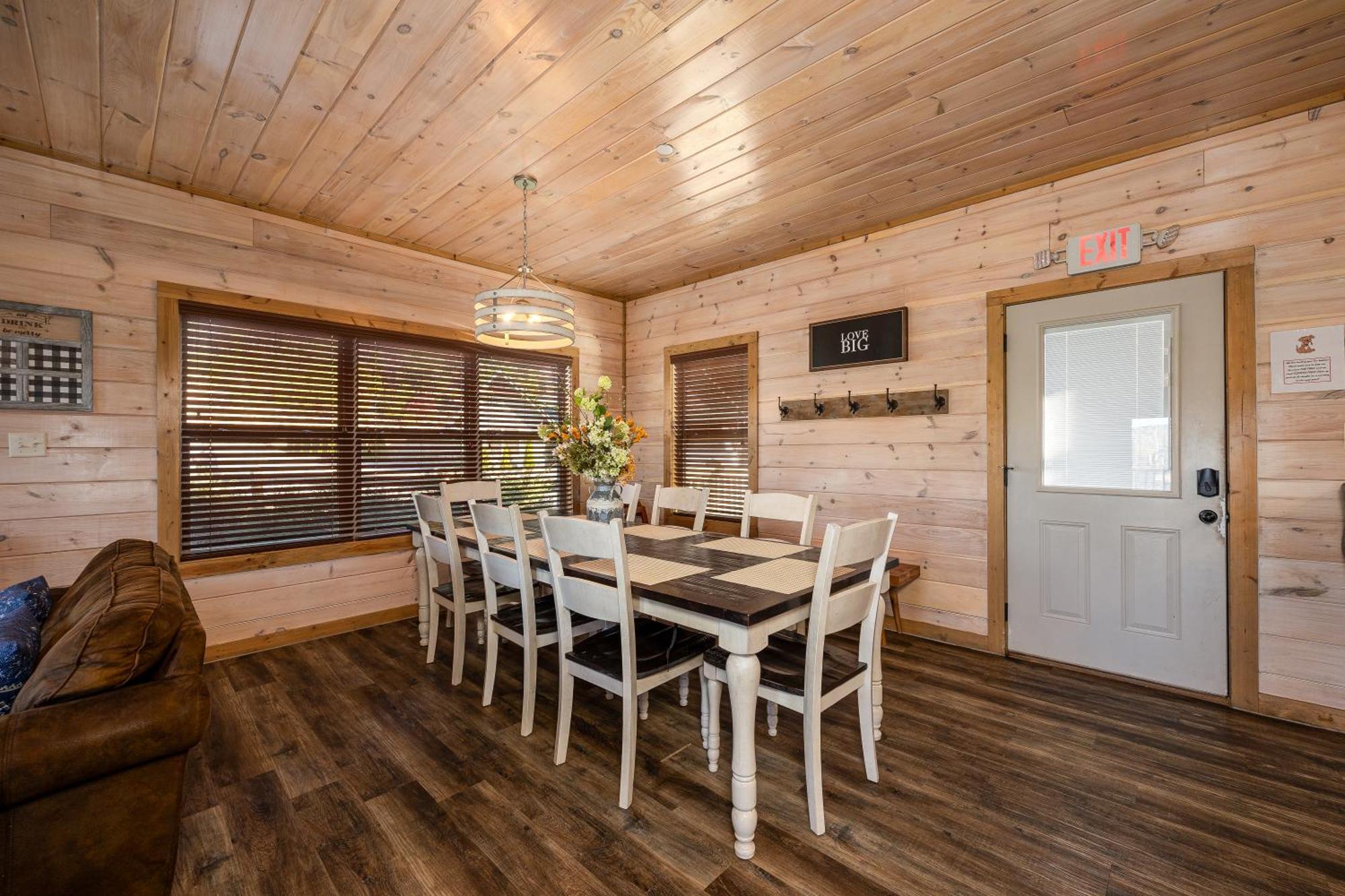 Southern Comfort Lodge-in Pigeon Forge, Sleeps 18-7br 6ba Luxury Cabin, W Free Attraction Ticket! Holiday home *