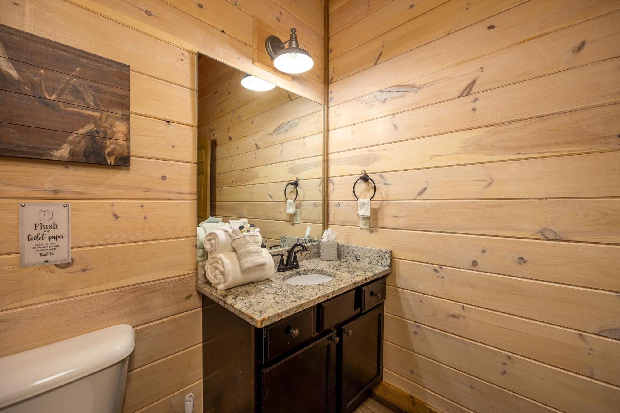Southern Comfort Lodge-in Pigeon Forge, Sleeps 18-7br 6ba Luxury Cabin, W Free Attraction Ticket! Holiday home *