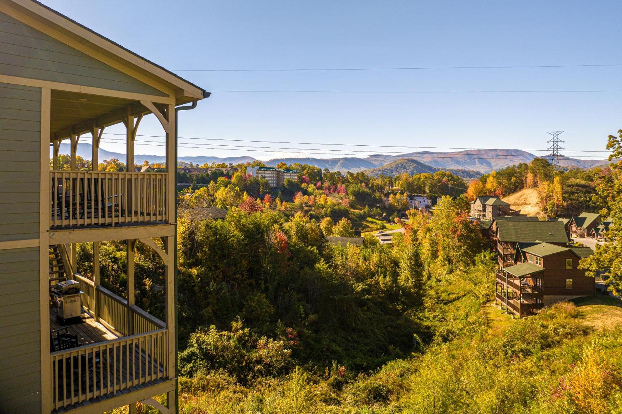 Southern Comfort Lodge-in Pigeon Forge, Sleeps 18-7br 6ba Luxury Cabin, W Free Attraction Ticket! Pigeon Forge
