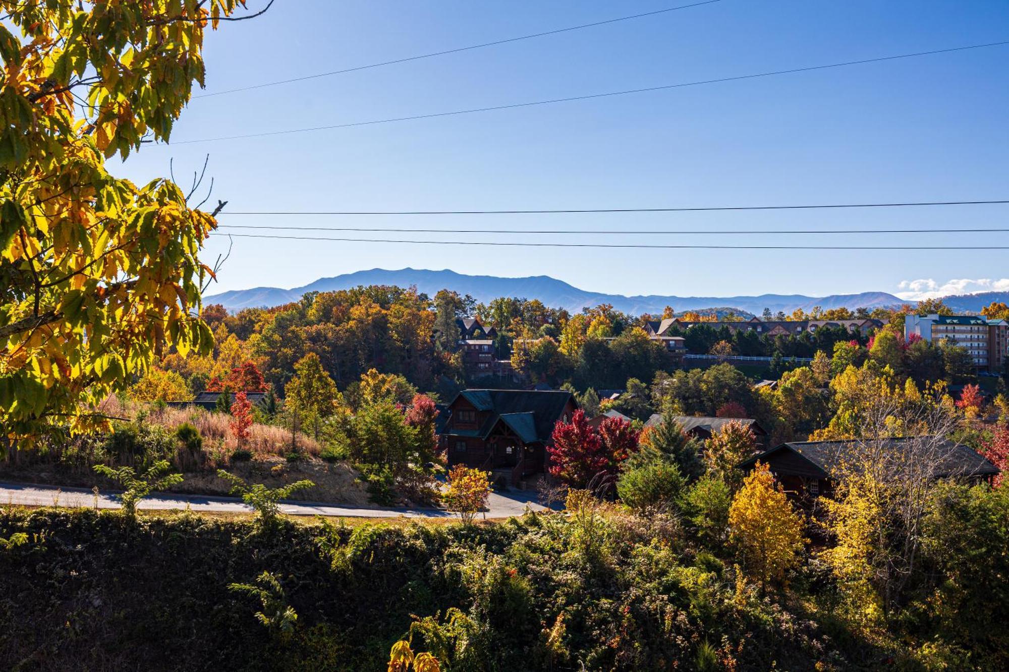 Southern Comfort Lodge-in Pigeon Forge, Sleeps 18-7br 6ba Luxury Cabin, W Free Attraction Ticket! * Pigeon Forge