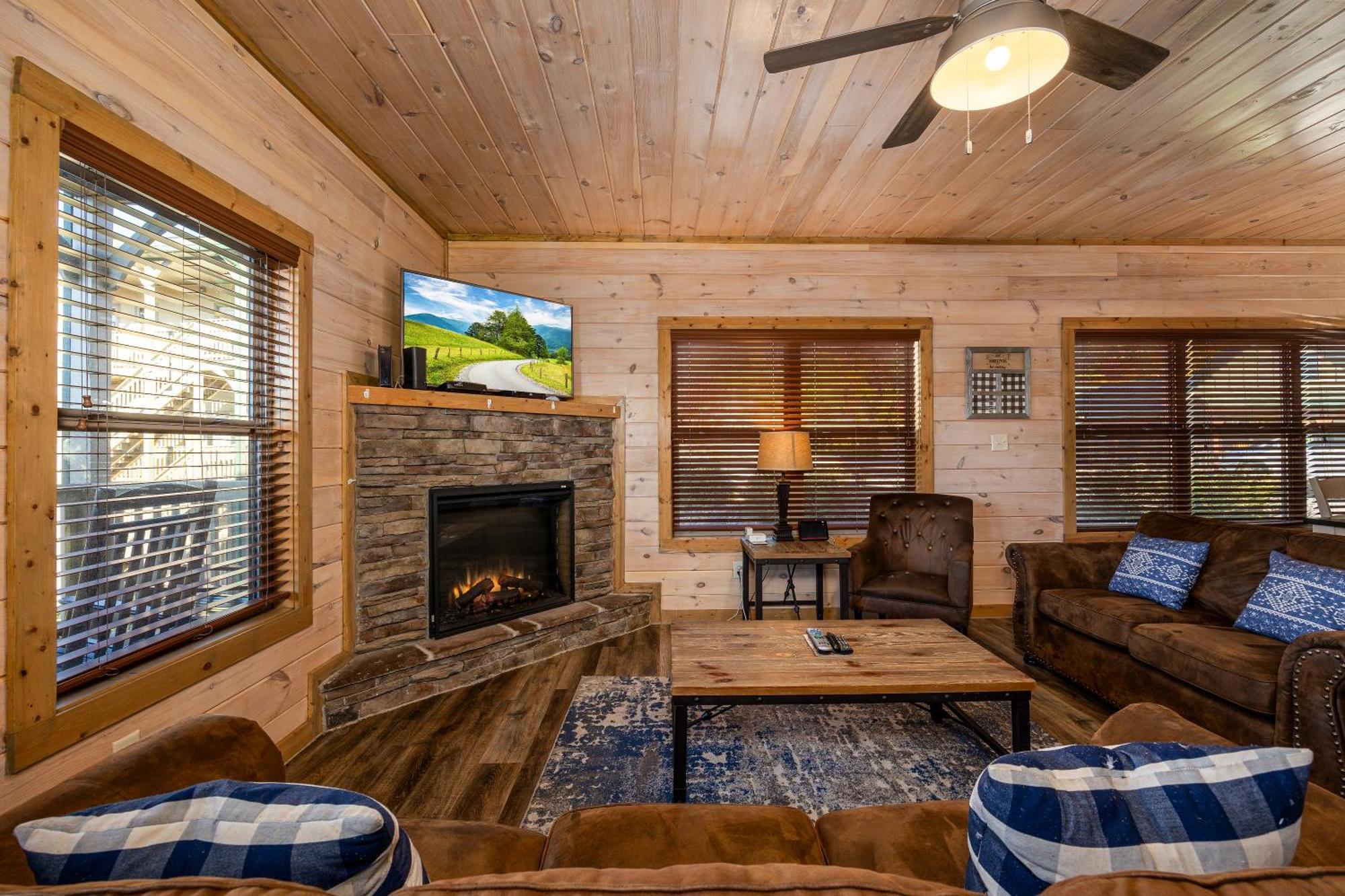 Southern Comfort Lodge-in Pigeon Forge, Sleeps 18-7br 6ba Luxury Cabin, W Free Attraction Ticket! *