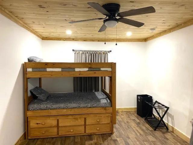 Holiday home Modern Style, Arcade, Fire Pit, Pet Friendly *