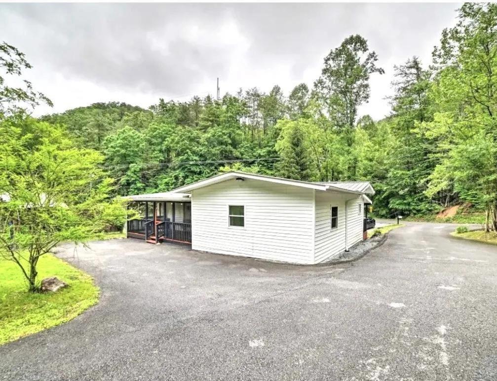 Modern Style, Arcade, Fire Pit, Pet Friendly Holiday home Pigeon Forge