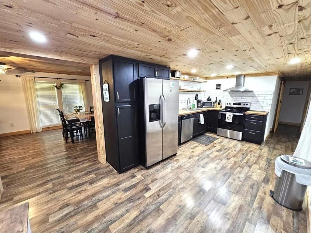 Modern Style, Arcade, Fire Pit, Pet Friendly Holiday home *