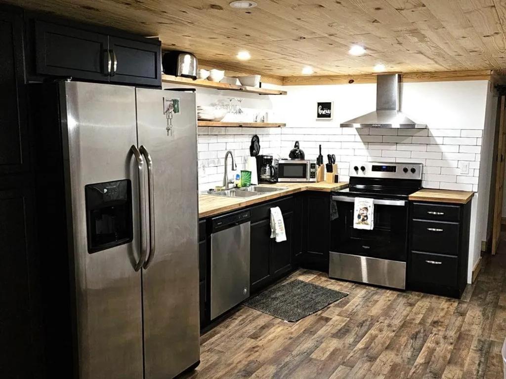 Modern Style, Arcade, Fire Pit, Pet Friendly