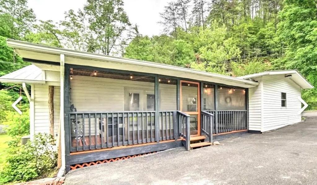 Modern Style, Arcade, Fire Pit, Pet Friendly