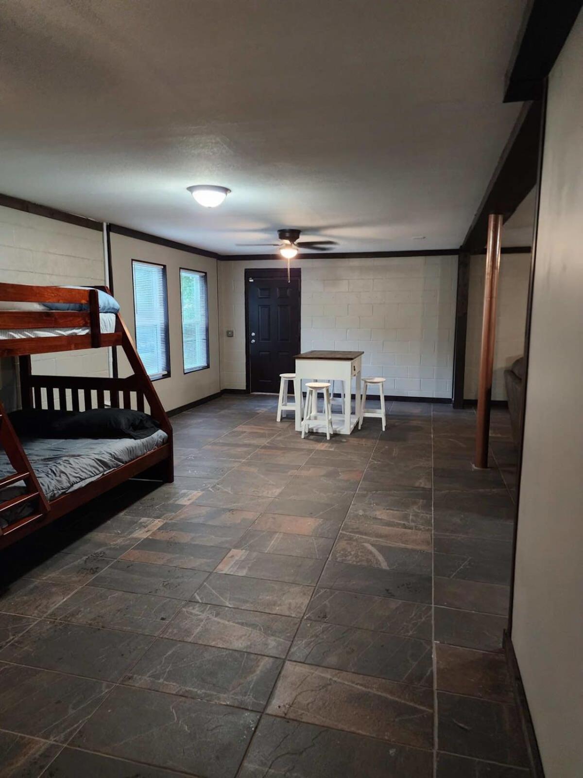 Holiday home Cozy W Hot Tub Near River Pigeon Forge