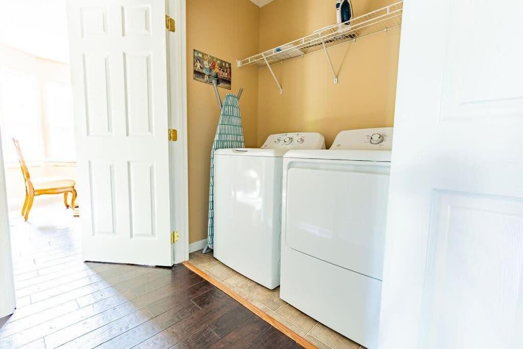 Cozy W Hot Tub Near River * Pigeon Forge