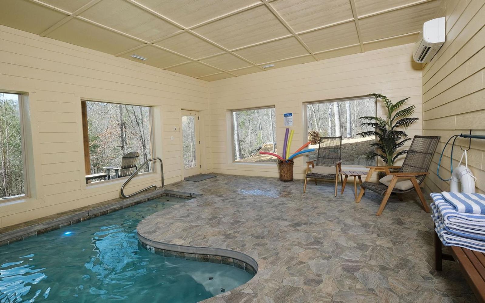 Woodland Waterfall Villa Pigeon Forge