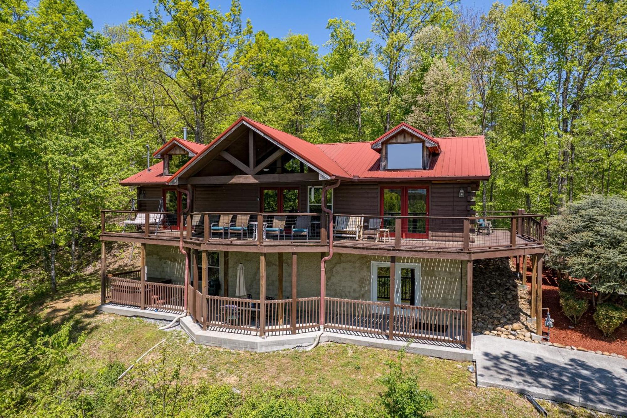About The View-free Dollywood Ticket, 5 Bedroom 4 Bath Family Retreat W Mountain Views, Privacy