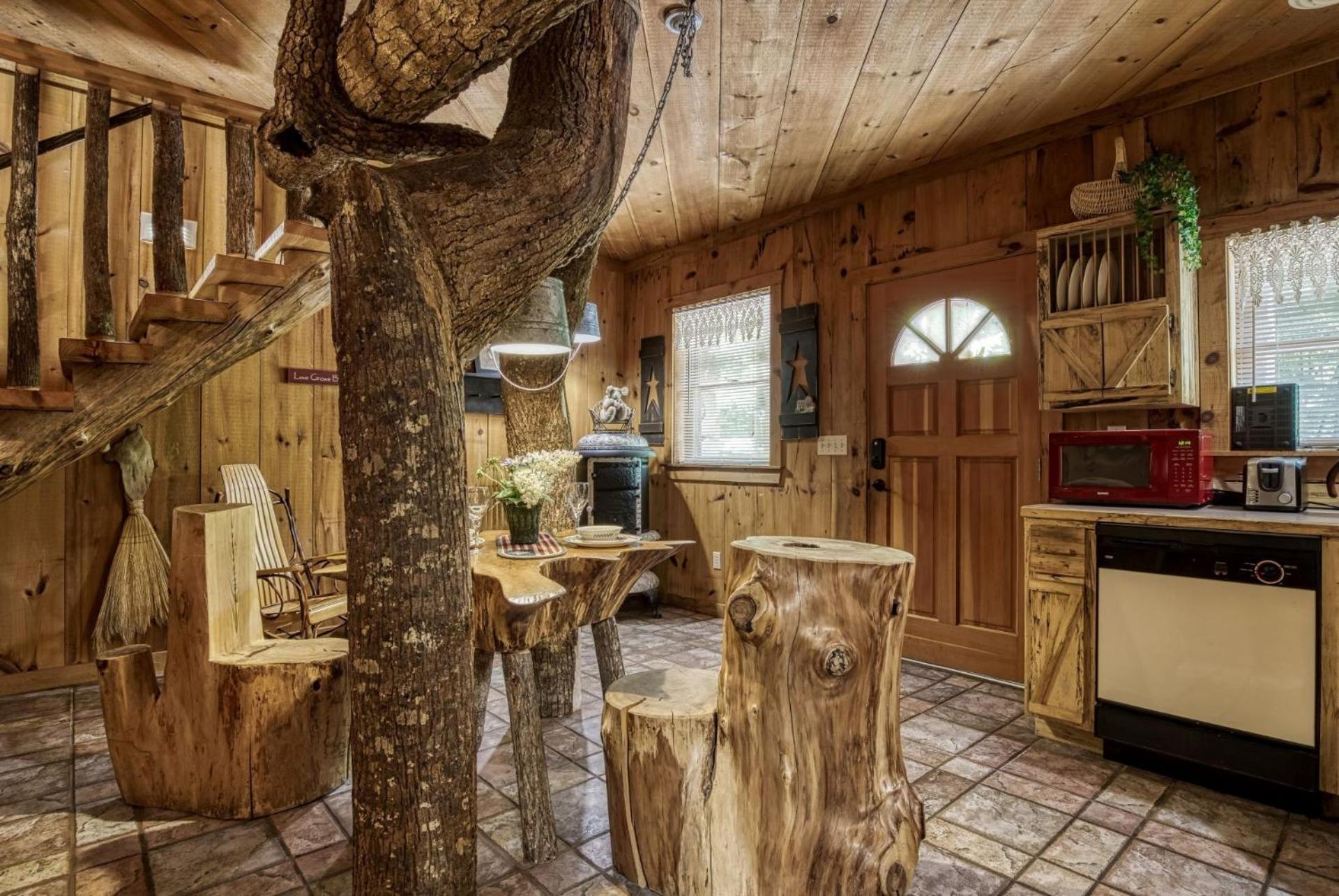 Er69 - Rachel's Tree House - Great Location, Close To The Action!