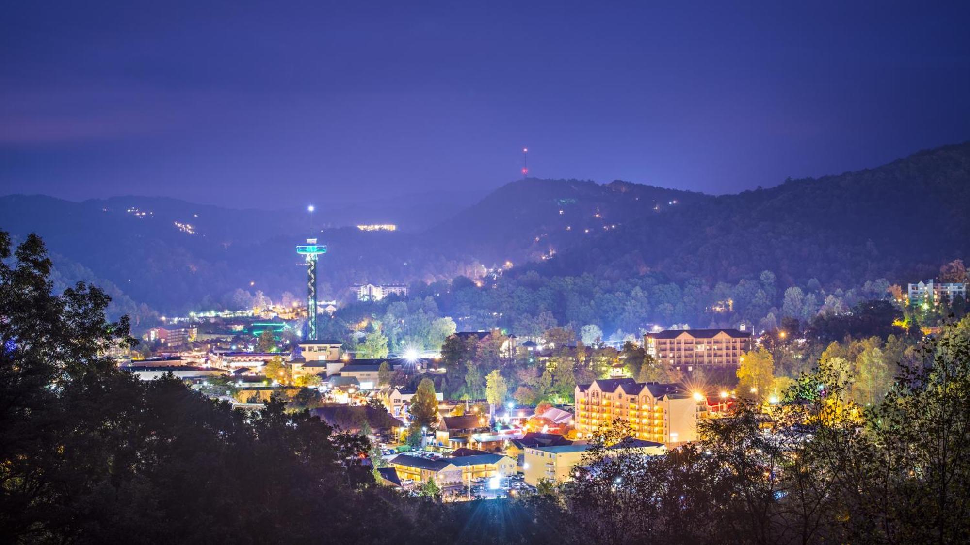 Alone At Last- Hot Tub,1089 Of Free Tickets For Each Paid Day, Dollywood And More! Holiday home Pigeon Forge