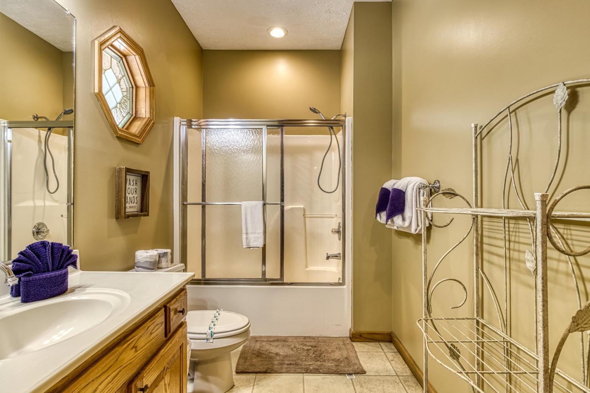 Stones Throw- Get 1089 In Free Attraction Tickets, Dollywood And More, Pool, Game Holiday home