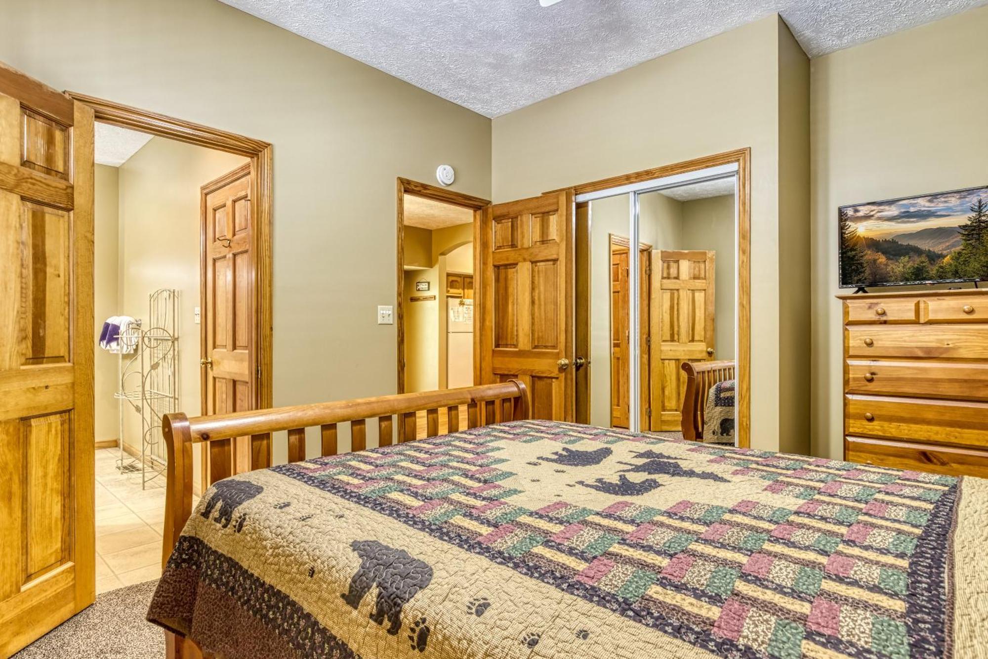 Stones Throw- Get 1089 In Free Attraction Tickets, Dollywood And More, Pool, Game * Pigeon Forge